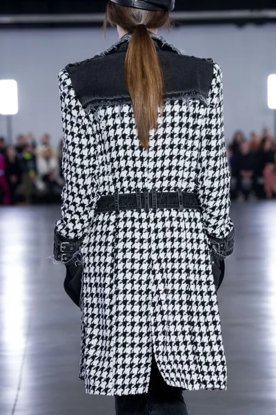 Look 50